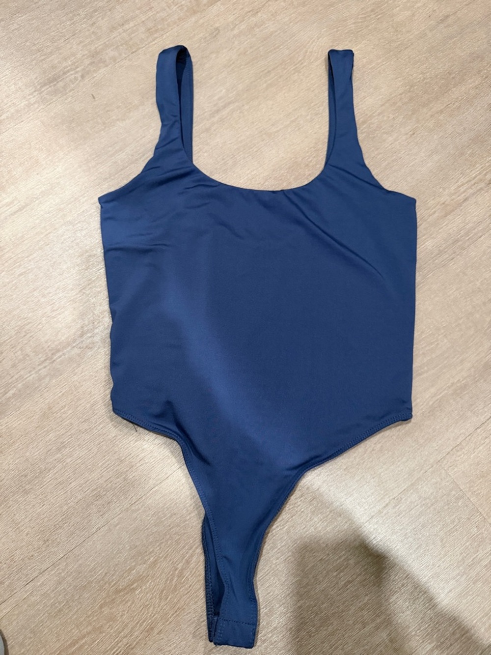 SWS Contour - Sleek Navy Women’s Scoop Neck Bodysuit- Size Large- Like new!